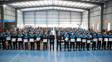 Achával acompañó a agentes de la Guardia Urbana en su egreso e inicio de una nueva formación