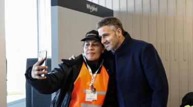 Achával visitó a los trabajadores de la planta de Whirlpool de Pilar