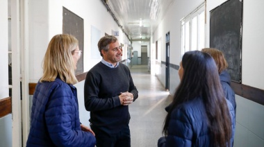 Achával recorrió las tareas de puesta en valor en escuelas