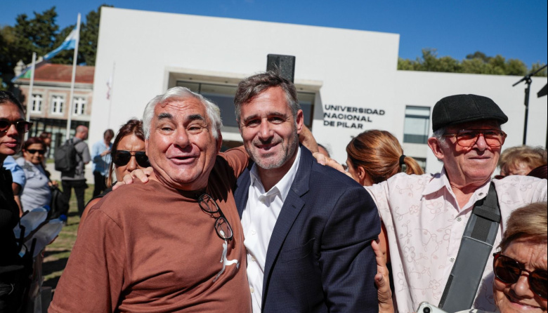 Adultos mayores de Pilar visitaron el nuevo edificio de la Universidad Nacional junto a Achával