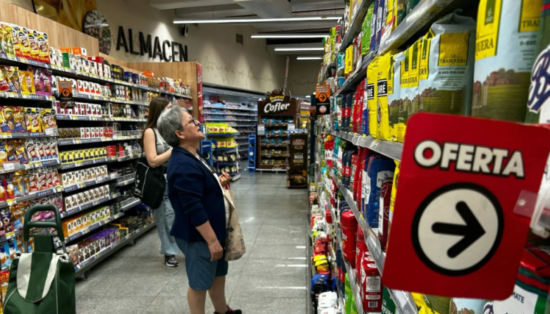 Empleados de Comercio cerraron aumento del 5% para el trimestre abril-junio