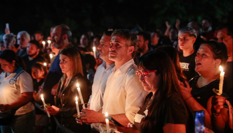 Pilar recordó a los héroes de Malvinas con una emotiva vigilia en el cenotafio