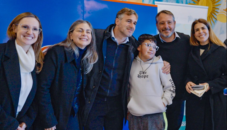 Pilar fortalece el aprendizaje con una nueva entrega de anteojos para estudiantes