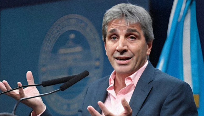 Caputo negó su salida del Gobierno en un cruce por X