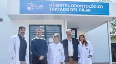 Achával con los odontólogos, en su día, en el nuevo Hospital Odontológico Municipal