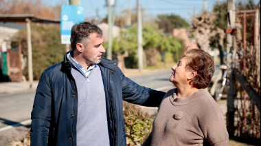 Achával recorrió los nuevos asfaltos de Villa Rosa