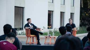 Jóvenes y vecinos compartieron una charla con Gerónimo “Momo” Benavides sobre educación pública en la Universidad Nacional de Pilar