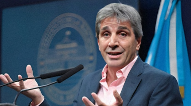 Caputo negó su salida del Gobierno en un cruce por X