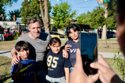 Encuentro y comunidad: Achával compartió una jornada cultural en plazas renovadas