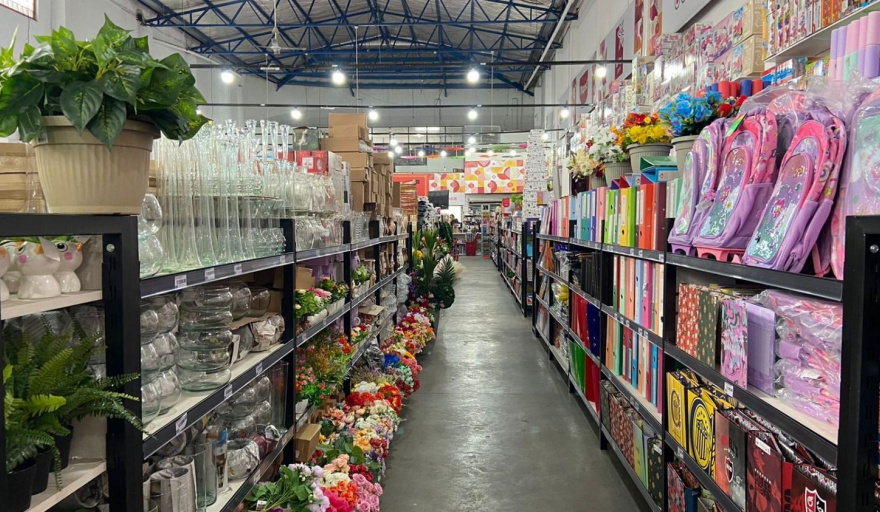 De electrodomésticos a bazares chinos: el fenómeno que transforma el centro de Pilar